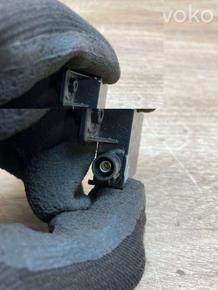 BMW X3 F25 (2010 - 2017)  9142092 Антенна Bluetooth