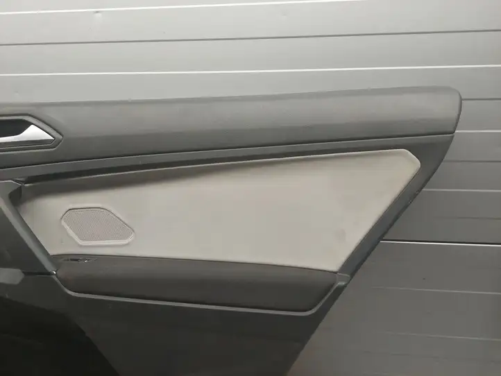Volkswagen Tiguan Allspace (2017 - ) 5NN867212 Обшивка задней двери — фото 8