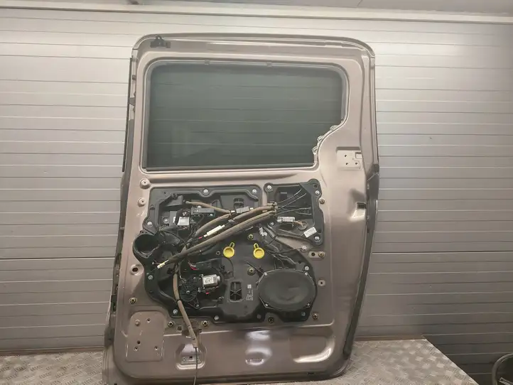 Chrysler Pacifica (2016 - ) 686AG023 Боковая раздвижная дверь — фото 6