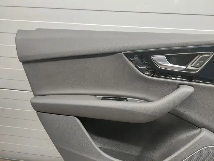 Audi Q7 4M (2015 - ) 4M0867317B Обшивка задней двери — фото 3