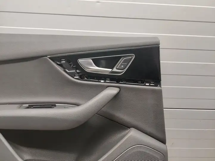 Audi Q7 4M (2015 - ) 4M0867317B Обшивка задней двери — фото 4