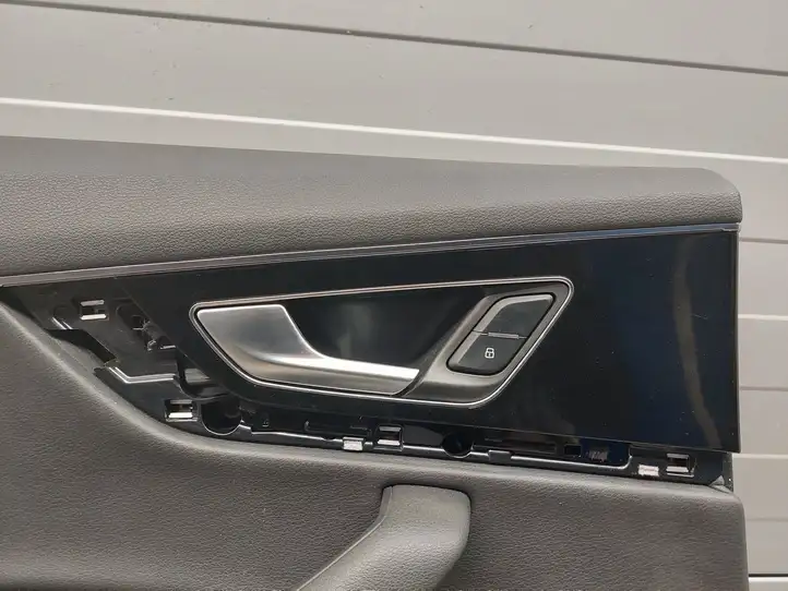 Audi Q7 4M (2015 - ) 4M0867317B Обшивка задней двери — фото 8