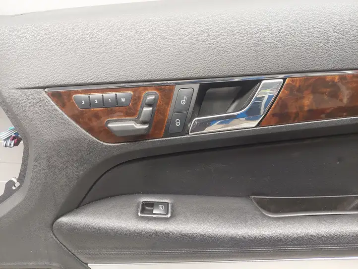 Mercedes-Benz E C207 W207 (2009 - 2017) A2077200251 Обшивка передней двери — фото 5
