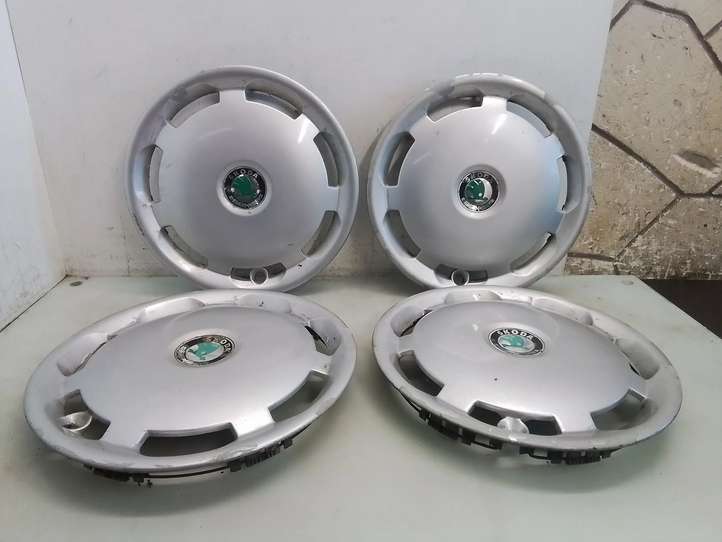 Skoda Octavia Mk1 (1U) (1996 - 2004)  1U0601147C Колпак (колпаки колес) R 15