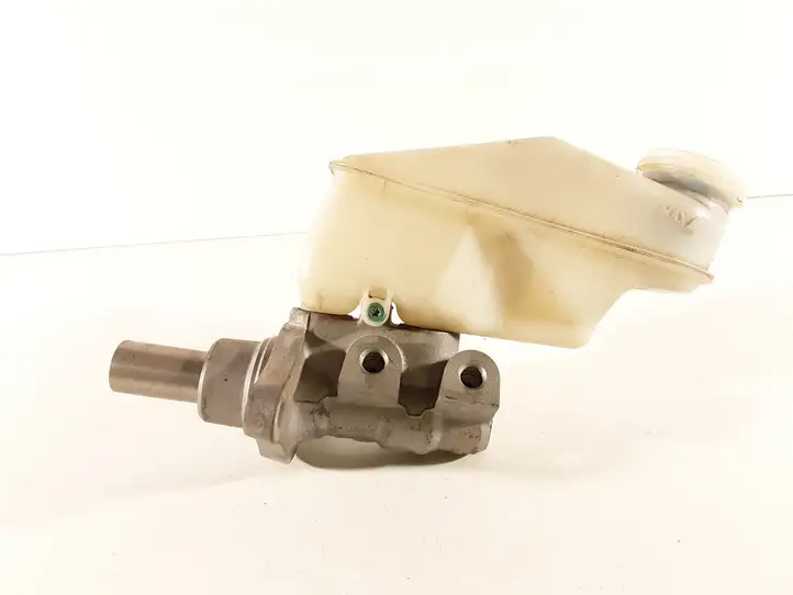 Toyota Yaris (2009 - 2012) 03350887551 Главный тормозной цилиндр — фото 2