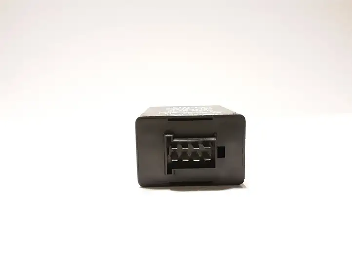 Mitsubishi Pajero (2003 - 2006) 85451219 Реле крюка для прицепа — фото 4