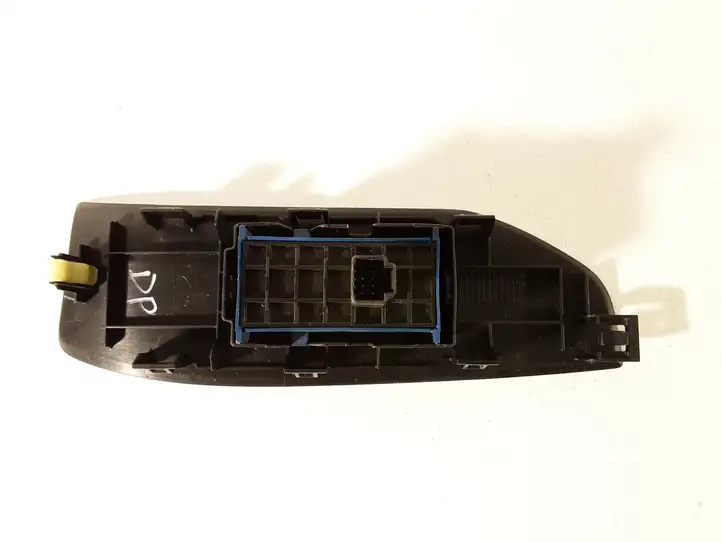 Toyota Verso (2009 - 2012) 8481005070 Кнопка стеклоподъемников — фото 3