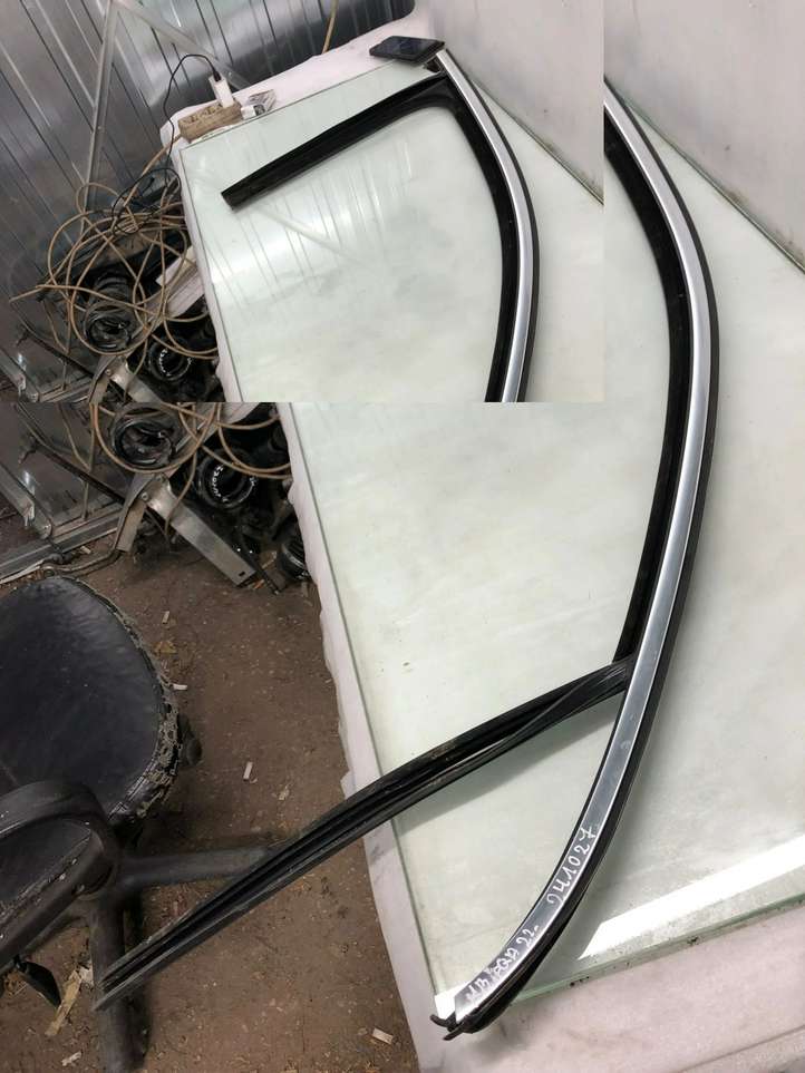 Mercedes-Benz EQA (2021 - )  A2477254200 Уплотнительная резина стекла передней двери