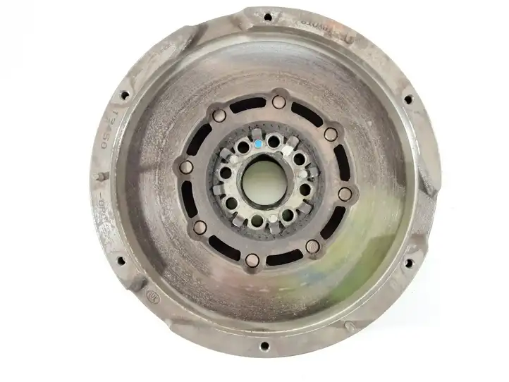 Toyota Corolla Verso AR10 (2004 - 2009) 134500R010 Двухмассовый маховик — фото 1