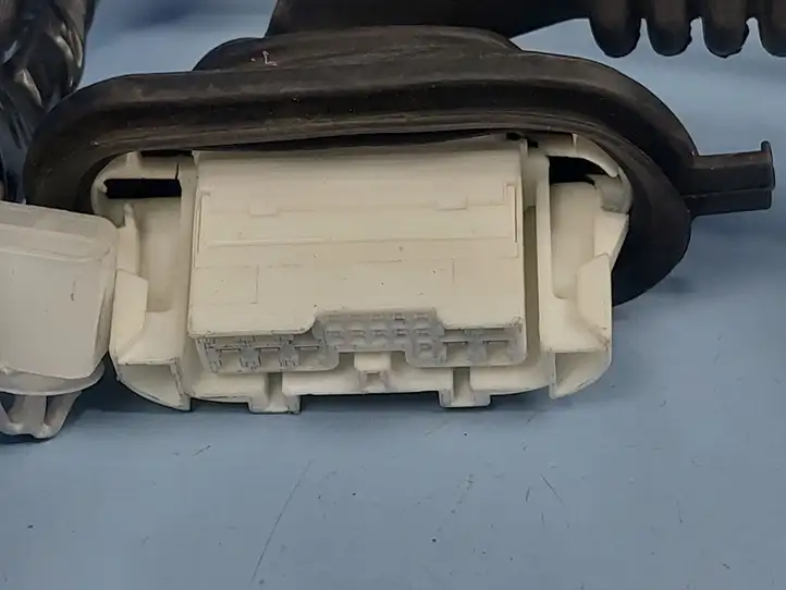 Toyota Prius (XW30) (2009 - 2015) 8215447310 Проводка задней двери — фото 2