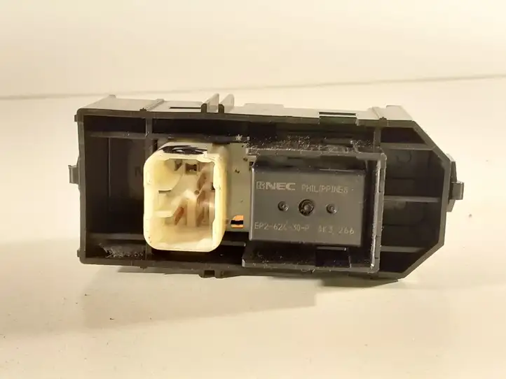 Toyota Prius (XW10) (1997 - 2003) 4290L11 Блок кнопок стеклоподъемников — фото 4