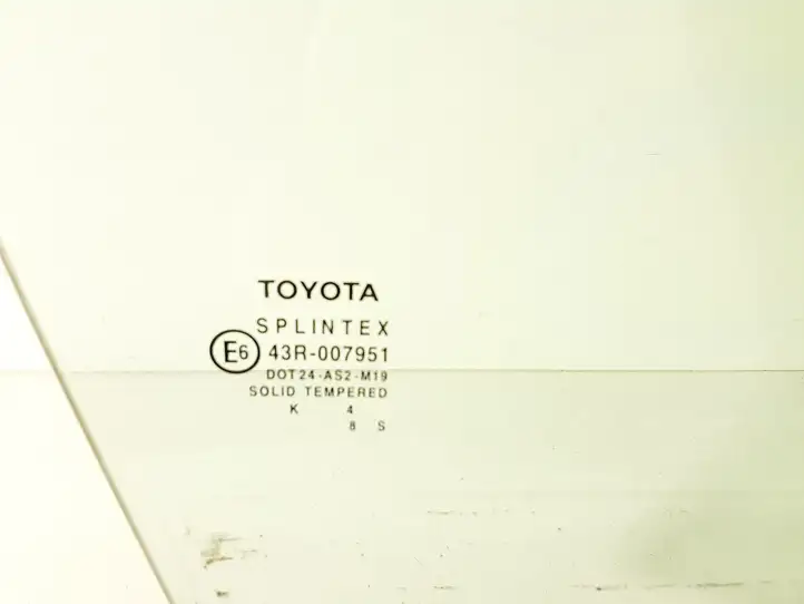 Toyota Corolla E120 E130 (2000 - 2004) Стекло передней двери — фото 2