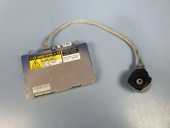 Toyota Prius (XW20) (2003 - 2009) 8596750020 Блок розжига ксенона — фото 1