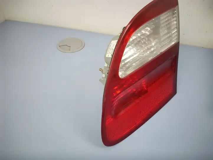 Mercedes-Benz E W211 (2002 - 2009) A2118201464 Задний фонарь в крышке багажника — фото 2