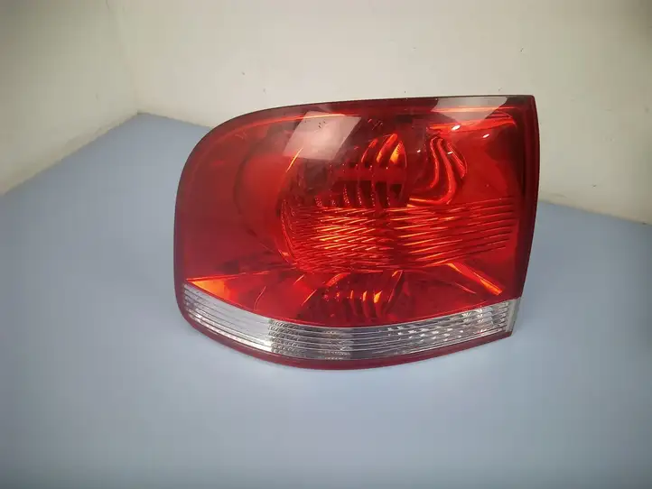 Volkswagen Touareg I (2002 - 2010) 7L6945095K Задний фонарь в кузове — фото 1