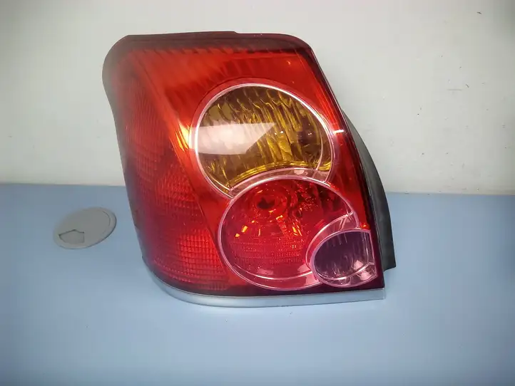 Toyota Avensis T250 (2003 - 2006) 89030186 Задний фонарь в кузове — фото 1