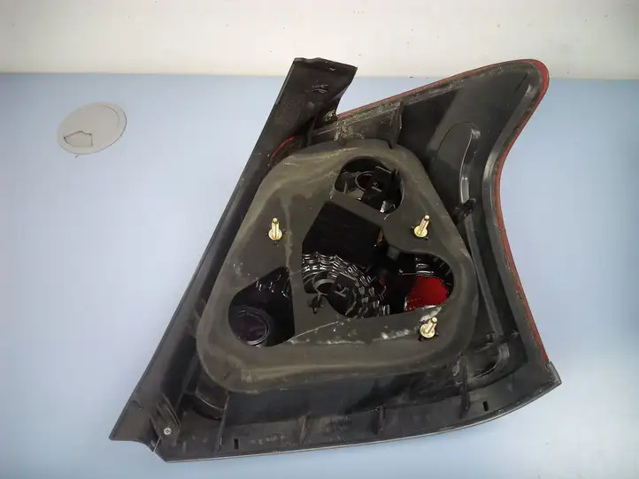 Toyota Avensis T250 (2003 - 2006) 89030186 Задний фонарь в кузове — фото 4