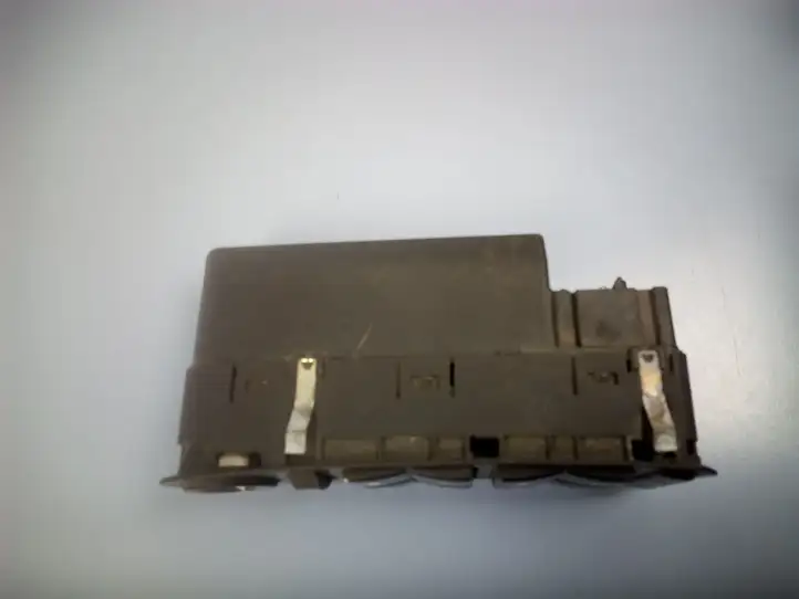 BMW 5 E39 (1996 - 2003) 61318368987 Кнопка стеклоподъемников — фото 2