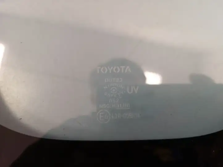 Toyota RAV 4 (XA50) (2018 - ) 43R005834 Заднее боковое стекло — фото 2