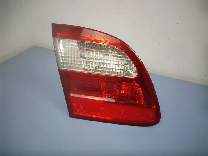 Mercedes-Benz E W211 (2002 - 2009) A2118201364 Задний фонарь в крышке багажника — фото 1