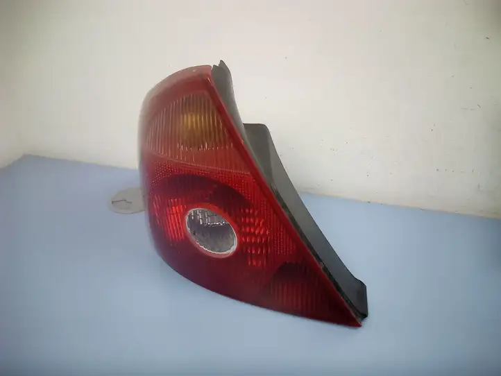 Ford Mondeo Mk III (2000 - 2007) 1S7113405A Задний фонарь в кузове — фото 4