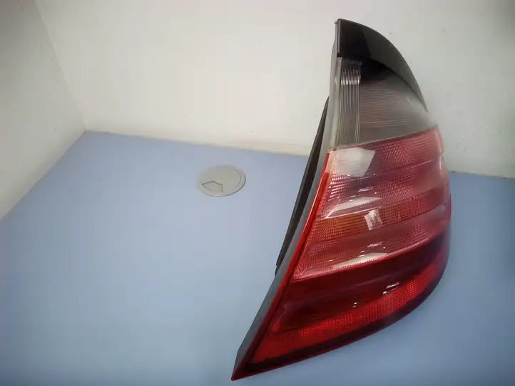 Mercedes-Benz C W203 (2000 - 2007) A2038200664 Задний фонарь в кузове — фото 5