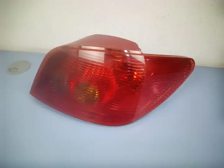 Peugeot 307 CC (2001 - 2005) 96343705JE Задний фонарь в кузове — фото 1