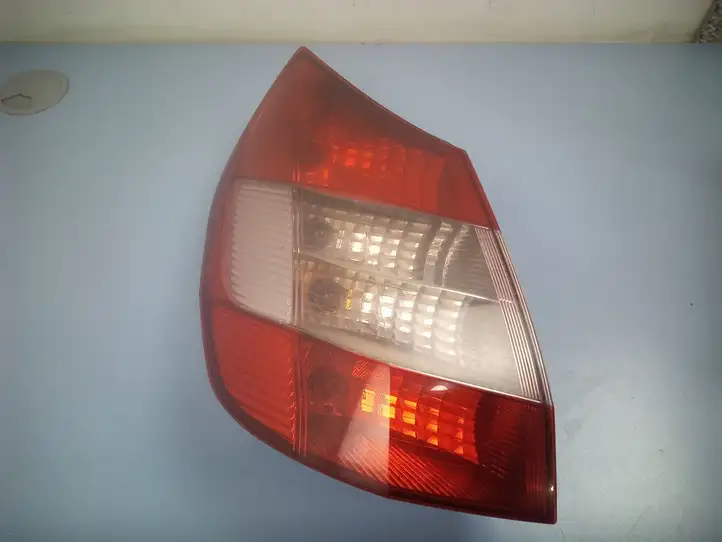 Renault Scenic II - Grand scenic II (2003 - 2006) 8200127704E Задний фонарь в кузове — фото 6