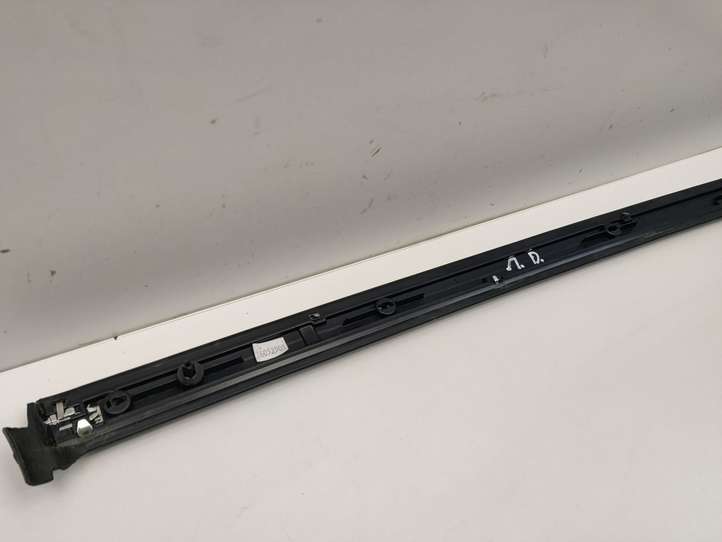 Chrysler Pacifica (2016 - )  68227296AB Отделка заднего бокового стекла