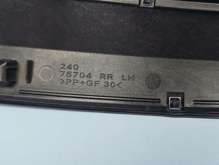 Lexus ES 250 - 300 - 350 (2018 - ) 7570433030 Прочая отделка задней двери — фото 7