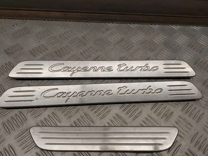 Porsche Cayenne (92A) (2011 - 2017) 23890010 Внутренняя обшивка порога (комплект) — фото 4