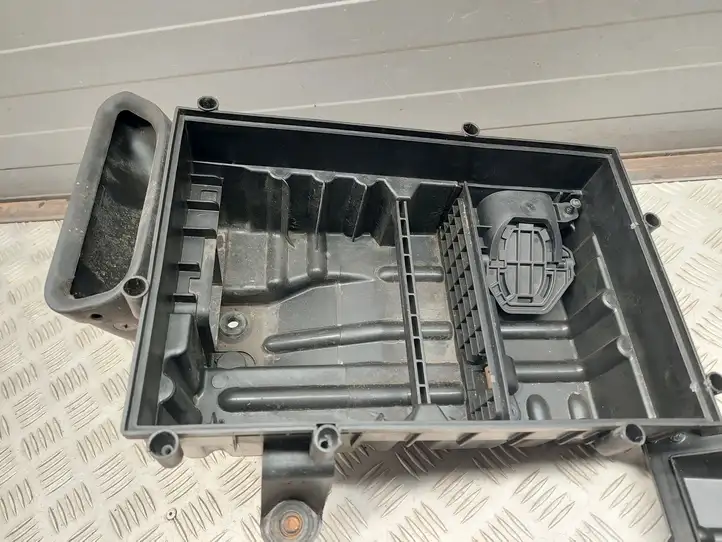 Volkswagen PASSAT CC (2012 - 2017) 3AA129601C Корпус воздушного фильтра — фото 2