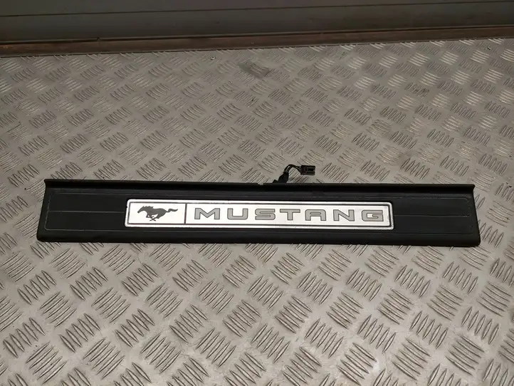 Ford Mustang VI (2015 - ) FR3J6313222AAW Внутренняя отделка переднего порога — фото 1