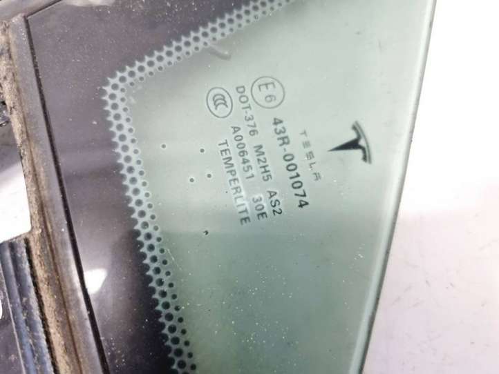 Tesla Model S (2012 - 2016)  43R001074 Маленькое стекло 
