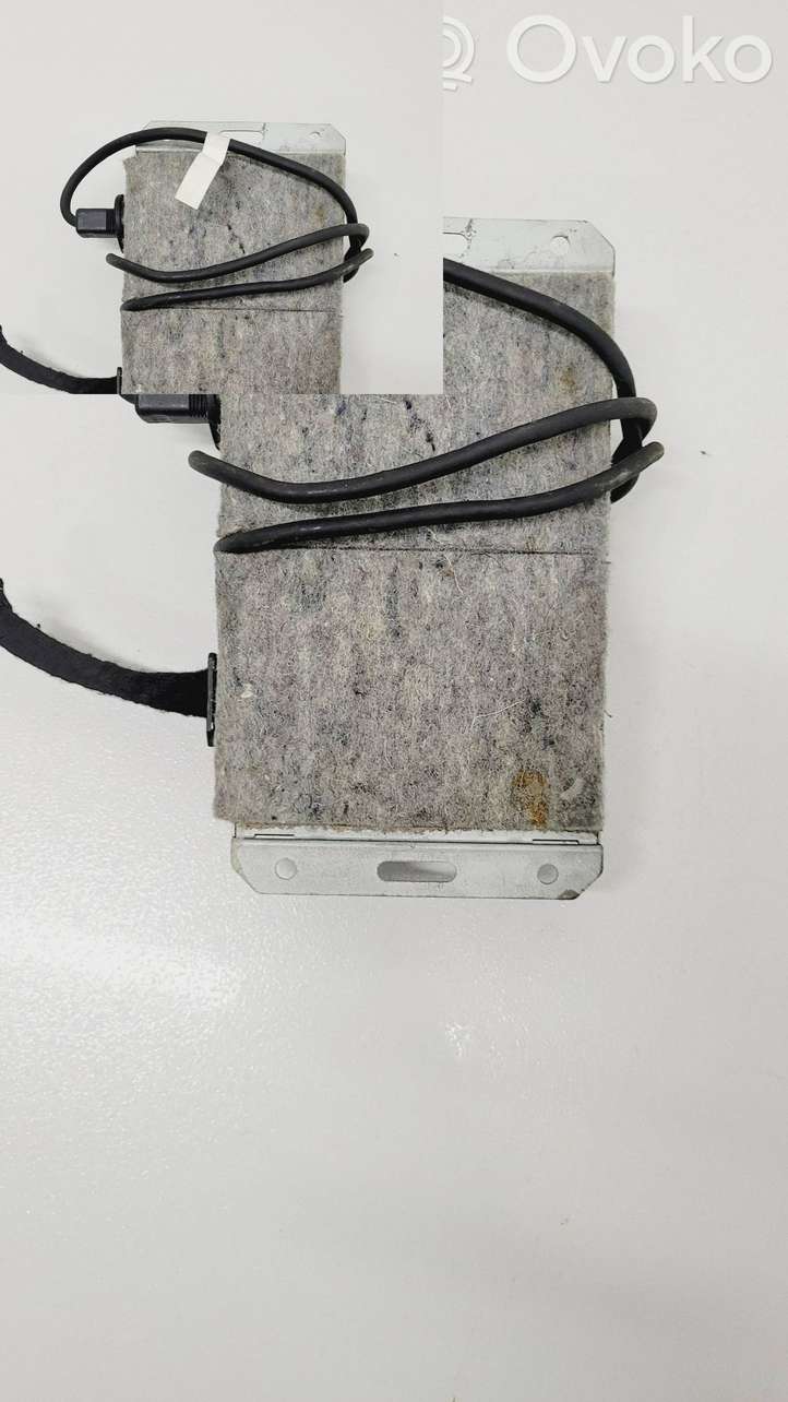 BMW 6 E63 E64 (2002 - 2010)  61120415047 Разъем iPod