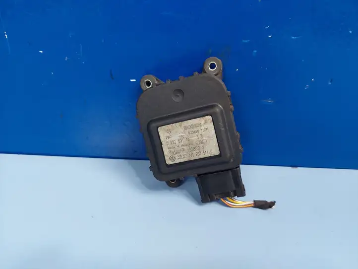 Volkswagen Golf IV (1998 - 2005) 1J1907511C Двигатель задвижки потока воздуха — фото 1