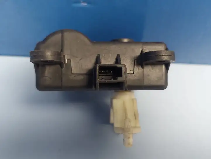 Nissan Primera (2001 - 2008) 2K00130840 Двигатель задвижки потока воздуха — фото 4