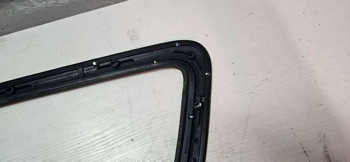 Chrysler Pacifica (2016 - )  68227296AD Отделка заднего бокового стекла