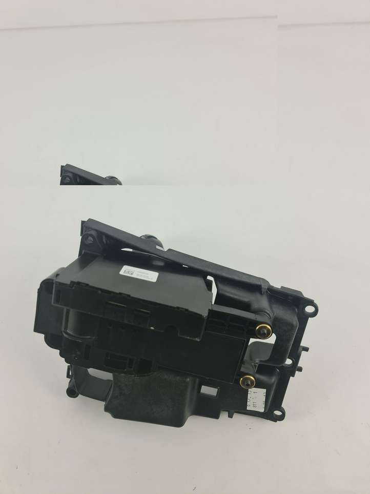 BMW X5 E70 (2006 - 2013)  10022149 Рычаг переключения передач
