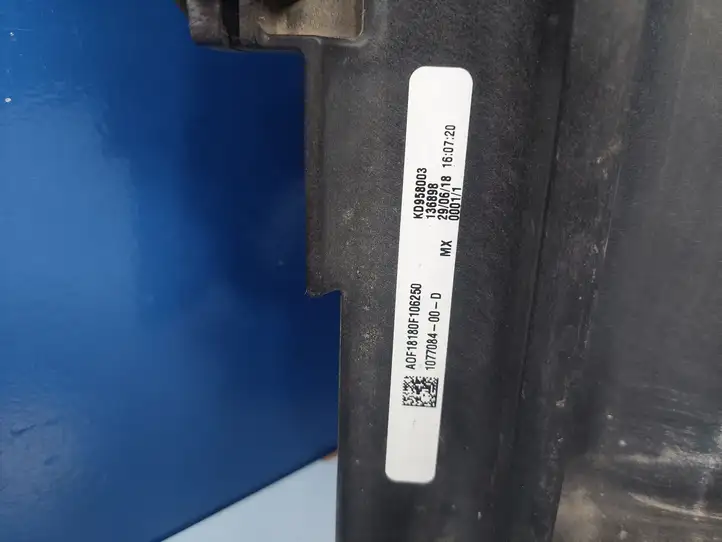 Tesla Model S (2012 - 2016) 107708400D Дифузор радиатора — фото 3