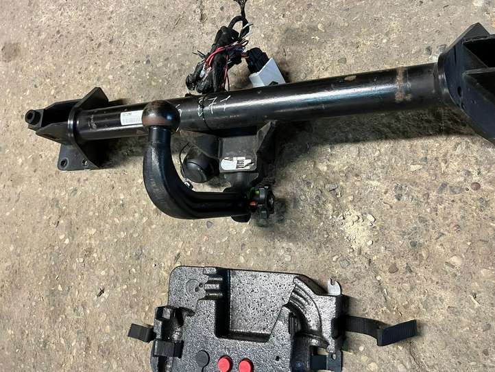BMW X6 E71 (2008 - 2014)  6850497 Комплект крюка