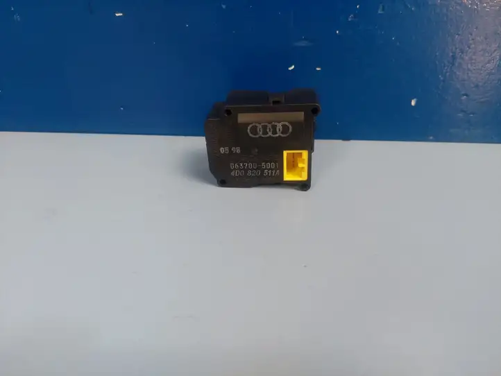 Audi A8 S8 D2 4D (1999 - 2002) 4D0820511A Двигатель задвижки потока воздуха — фото 1