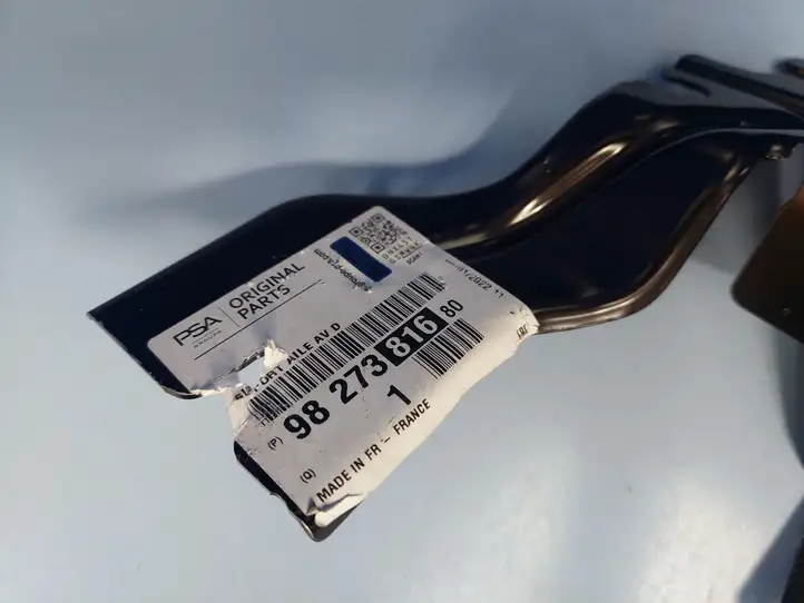 Peugeot 208 (2015 - 2019) 9827381680 Накладка крыла — фото 4