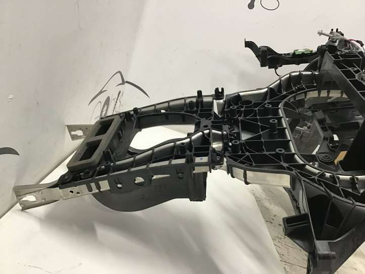 Mercedes-Benz EQS V297 (2021 - )  A2966881000 Балка крепления панели