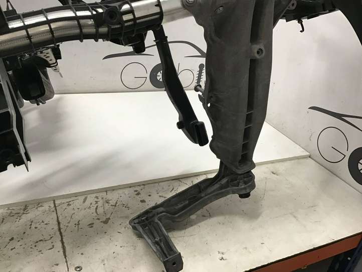 Mercedes-Benz EQS V297 (2021 - )  A2966881000 Балка крепления панели