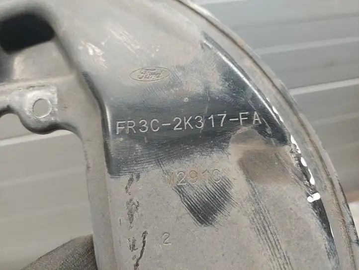 Ford Mustang VI (2015 - ) FR3C2K317FA Защитный кожух заднего тормозного диска — фото 5