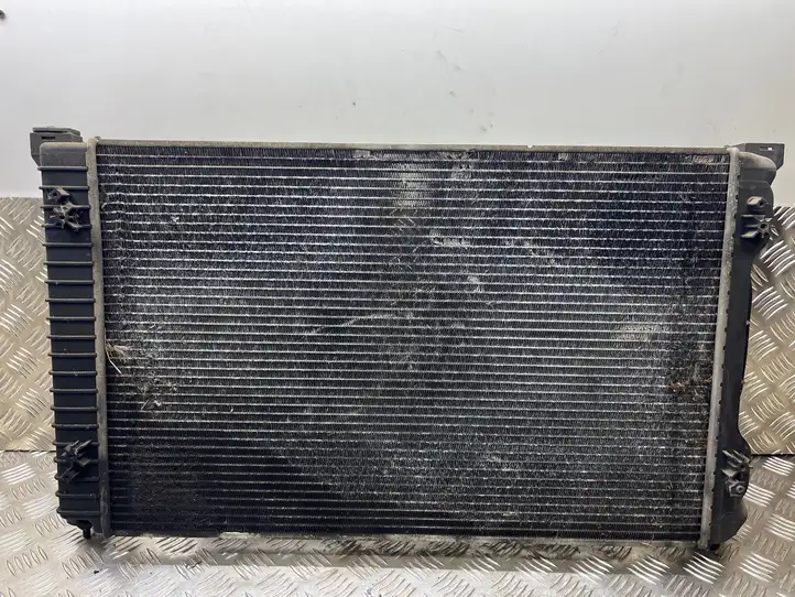Audi A4 S4 B6 8E 8H (2000 - 2006) 8E0121251L Радиатор охлаждающей жидкости двигателя — фото 1
