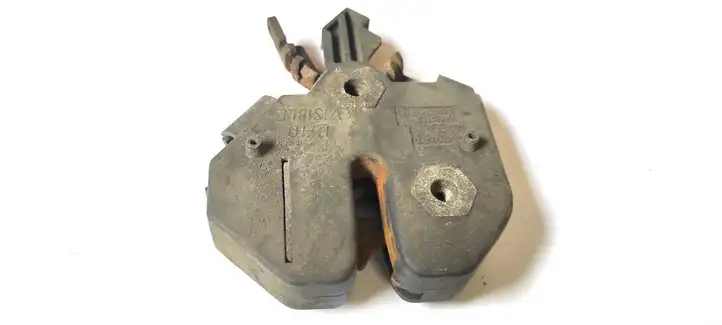 Volvo V70 (1997 - 2000)   Замок капота