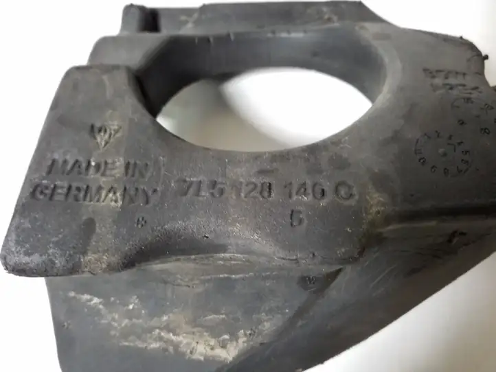 Porsche Cayenne (9PA) (2002 - 2010)  7L5128146C Другая деталь отсека двигателя