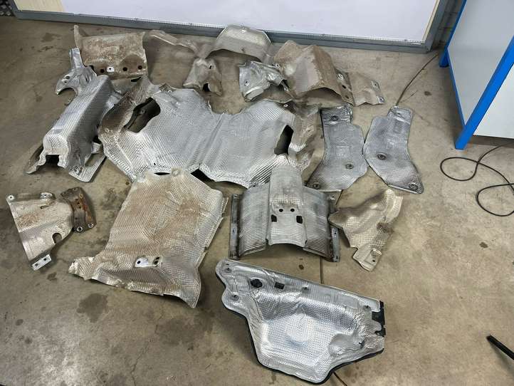 Audi Q5 (2008 - 2012)  8r0804161 Теплоизоляция